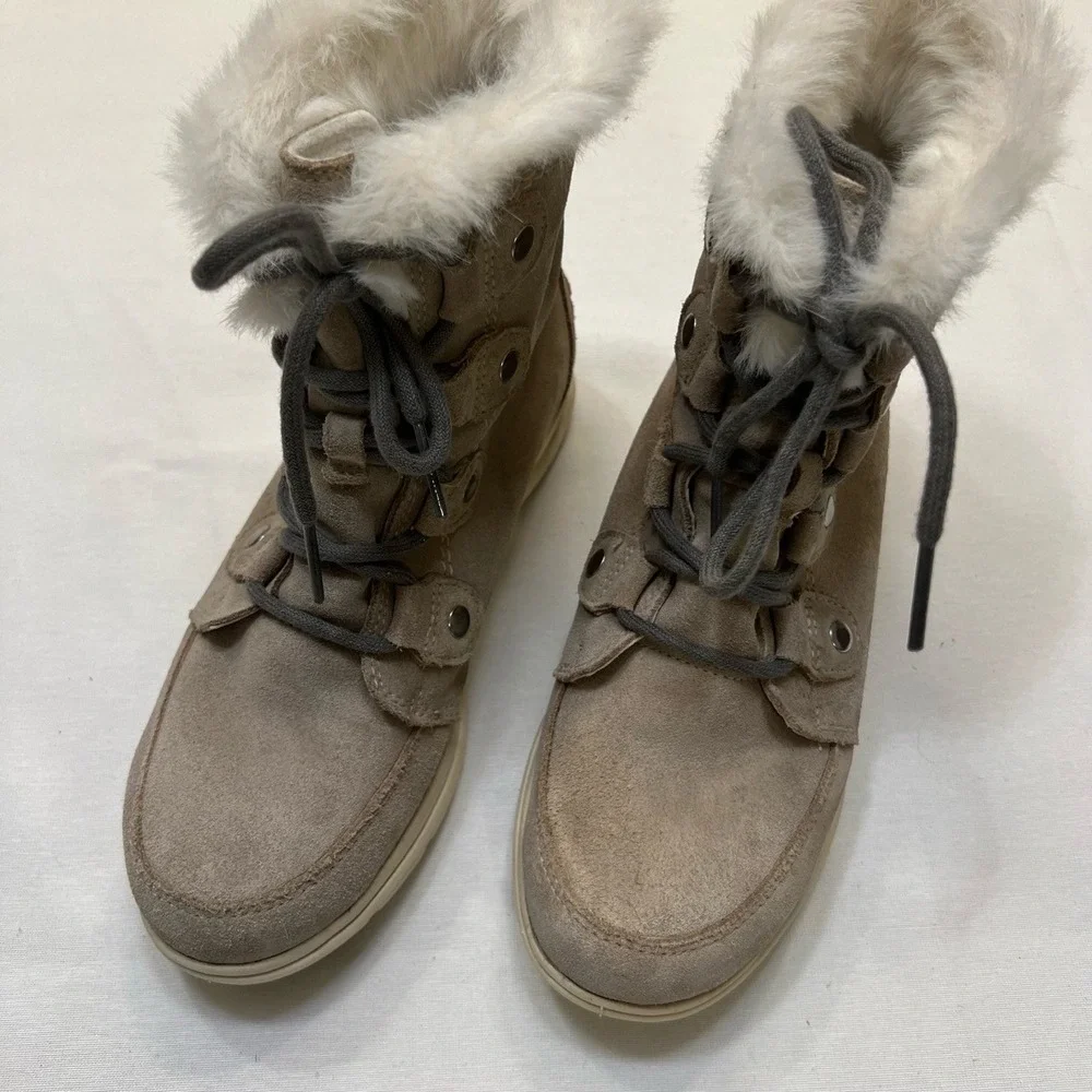 Sorel Explorer Boots Gray Suede w/ White Faux‎ Fur Size 7.5